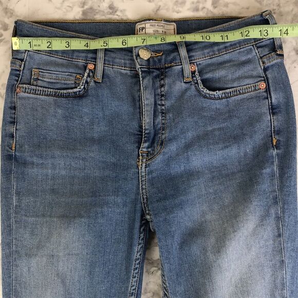 Urban Outfitters Free People High Rise Busted Knee Skinny Fit Blue Jeans - W 26 - Picture 4 of 15